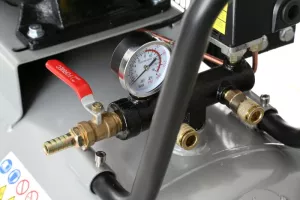 Olejový kompresor 300l, 3 písty, 400V, 9,5 KW TA311B Tagred