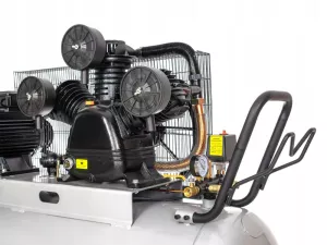 TAGRED Vysoce výkonný olejový kompresor 300L, 3 písty, 400V TA330