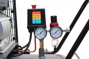 Bezolejový kompresor s odlučovačem 100l, 230V, 3 písty, 3500W | 10 B Tagred TA3390